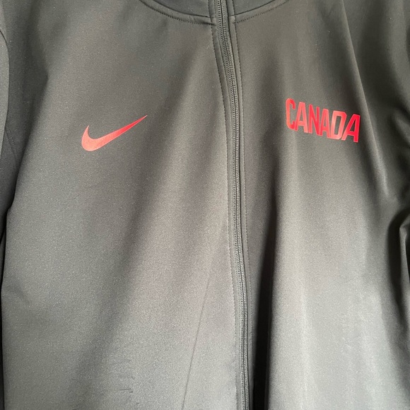 Mens Nike Rain Coat - Picture 2 of 3